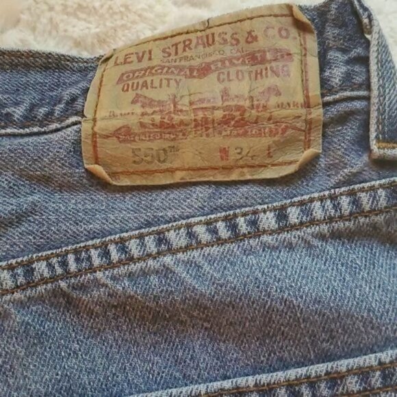Levi's 550 Relaxed Fit Sz. 34 Blue Jean Shorts with Pockets - Picture 5 of 5